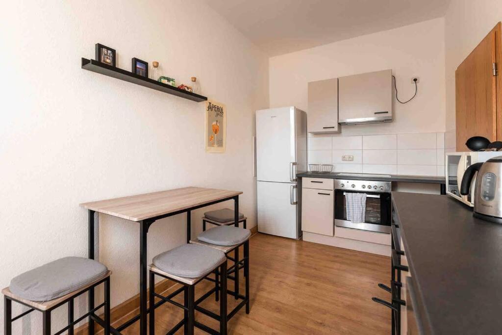 Ferienwohnung Bali Style Mit High Speed Wlan Und Gratis Parkplatz Gera Exterior foto